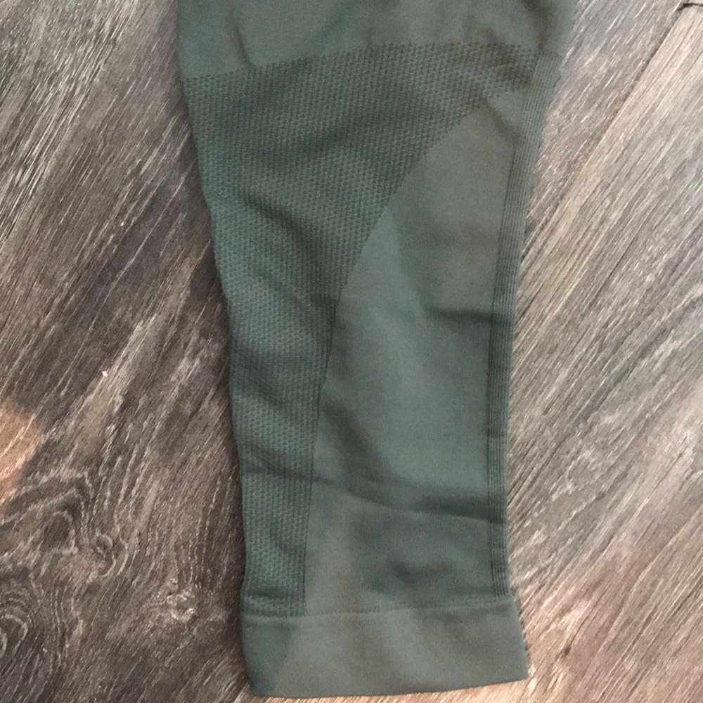 Lululemon Zone In Crop - Picture 9 of 9